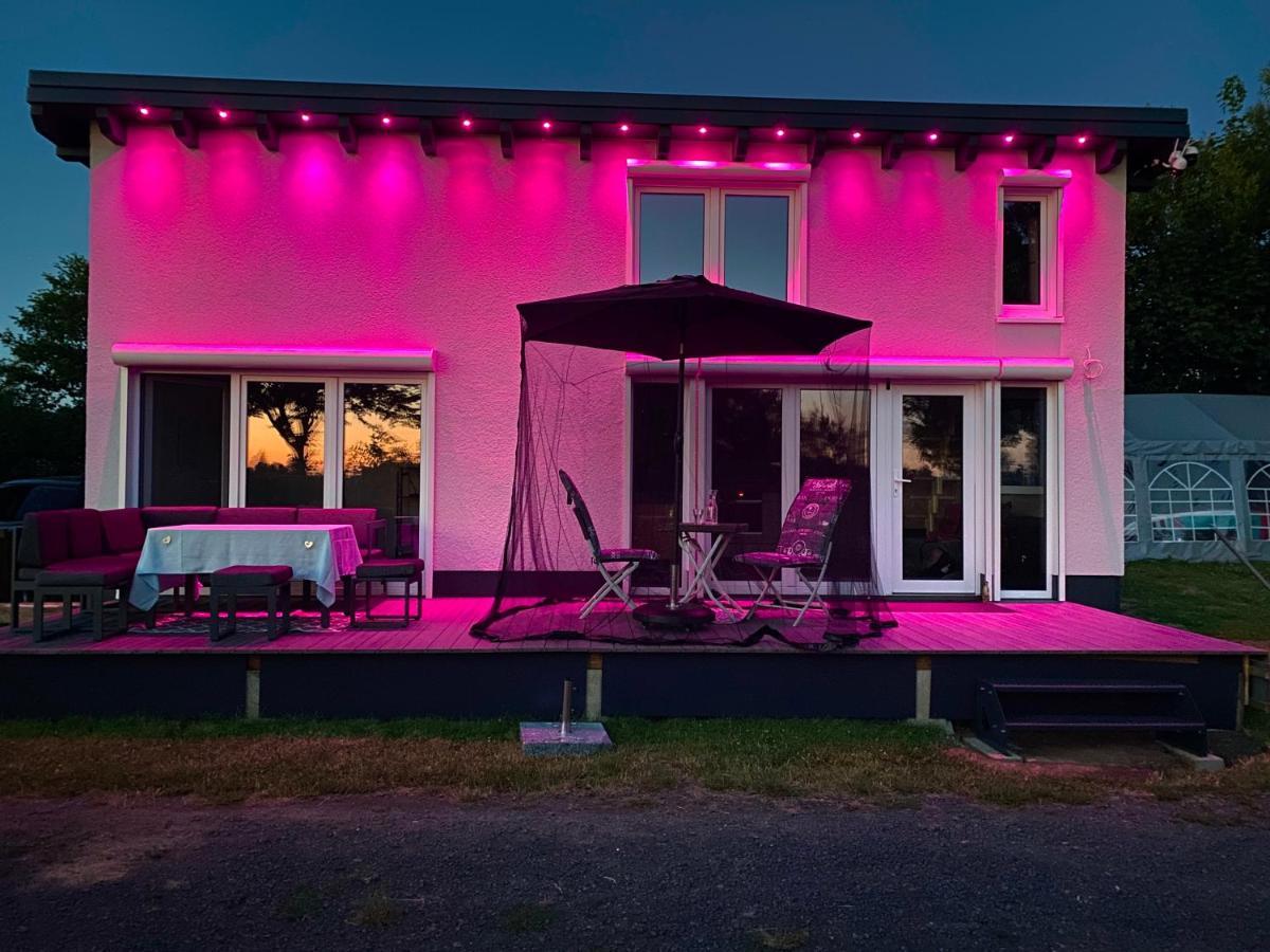House Of Happiness Mit Seeblick Hungen Εξωτερικό φωτογραφία